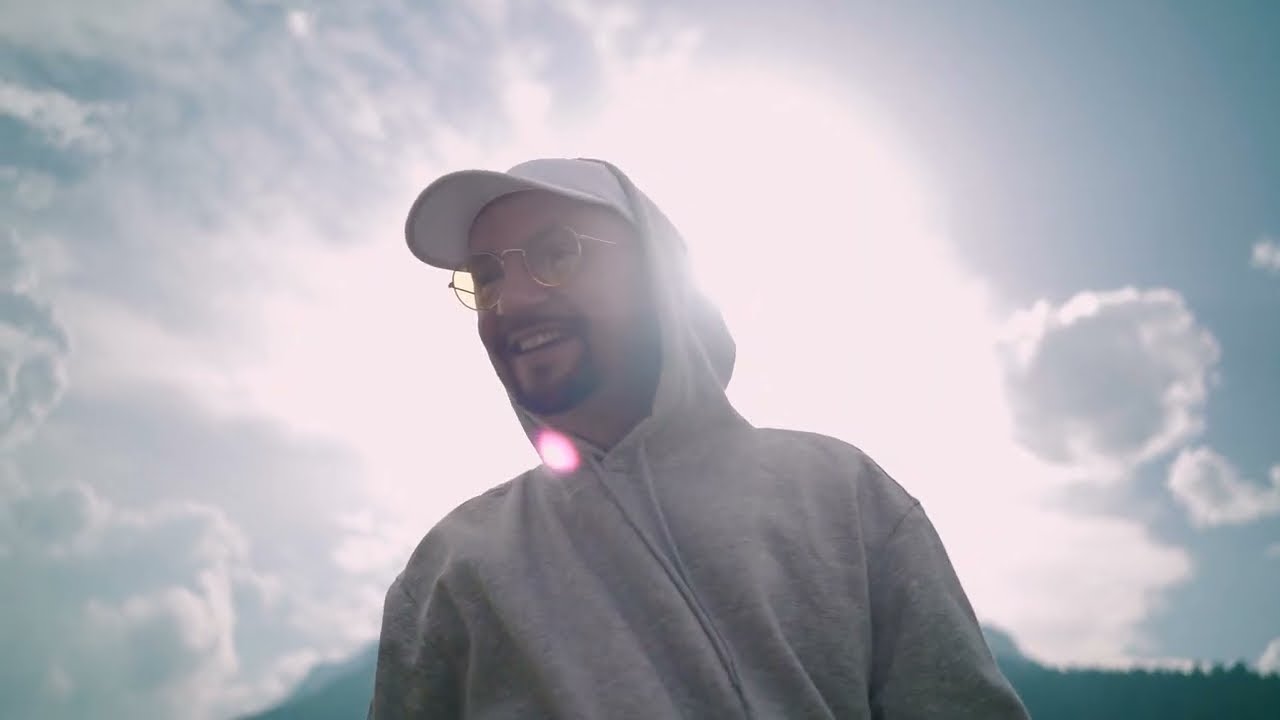 Suvereno - POKOJN&Yacute; BOJOVN&Iacute;K |official video|