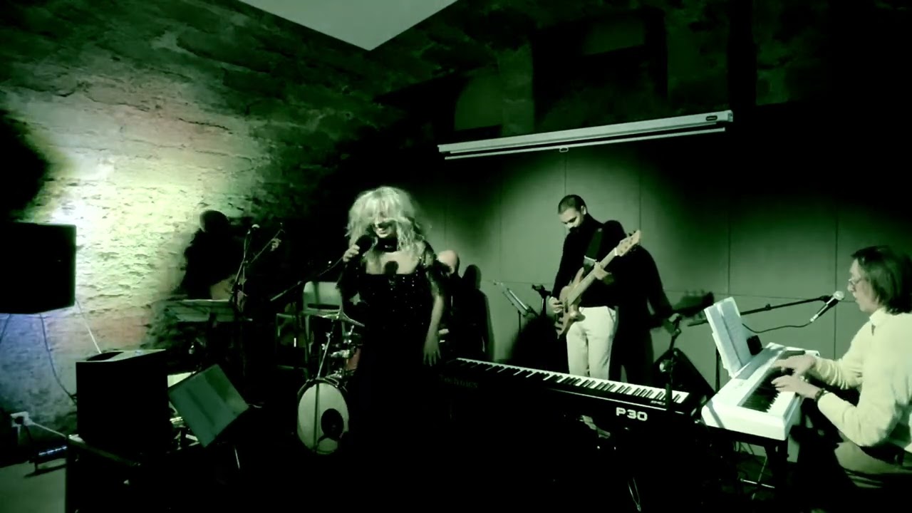 ET MAINTENANT  cover by Daniela Simmons and MediJazz
