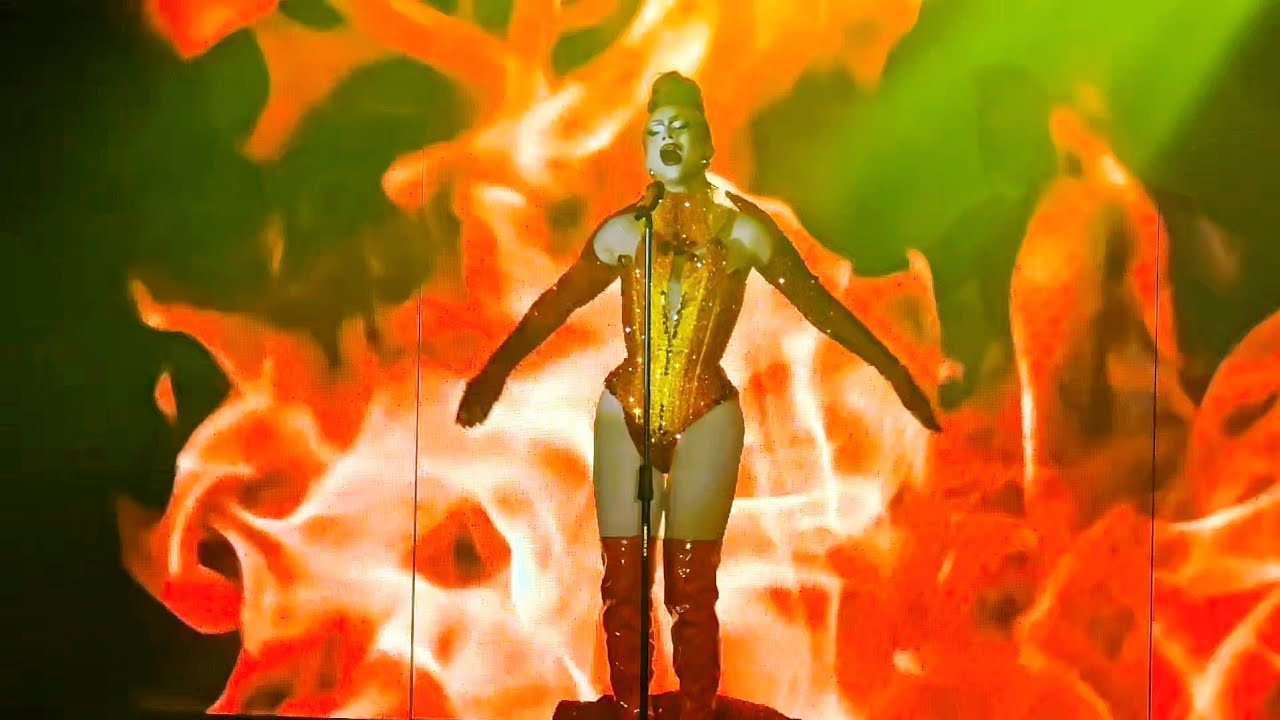 LEEXA FOX || Girl On Fire || Reinas Caminando || DragRace Mexico 2