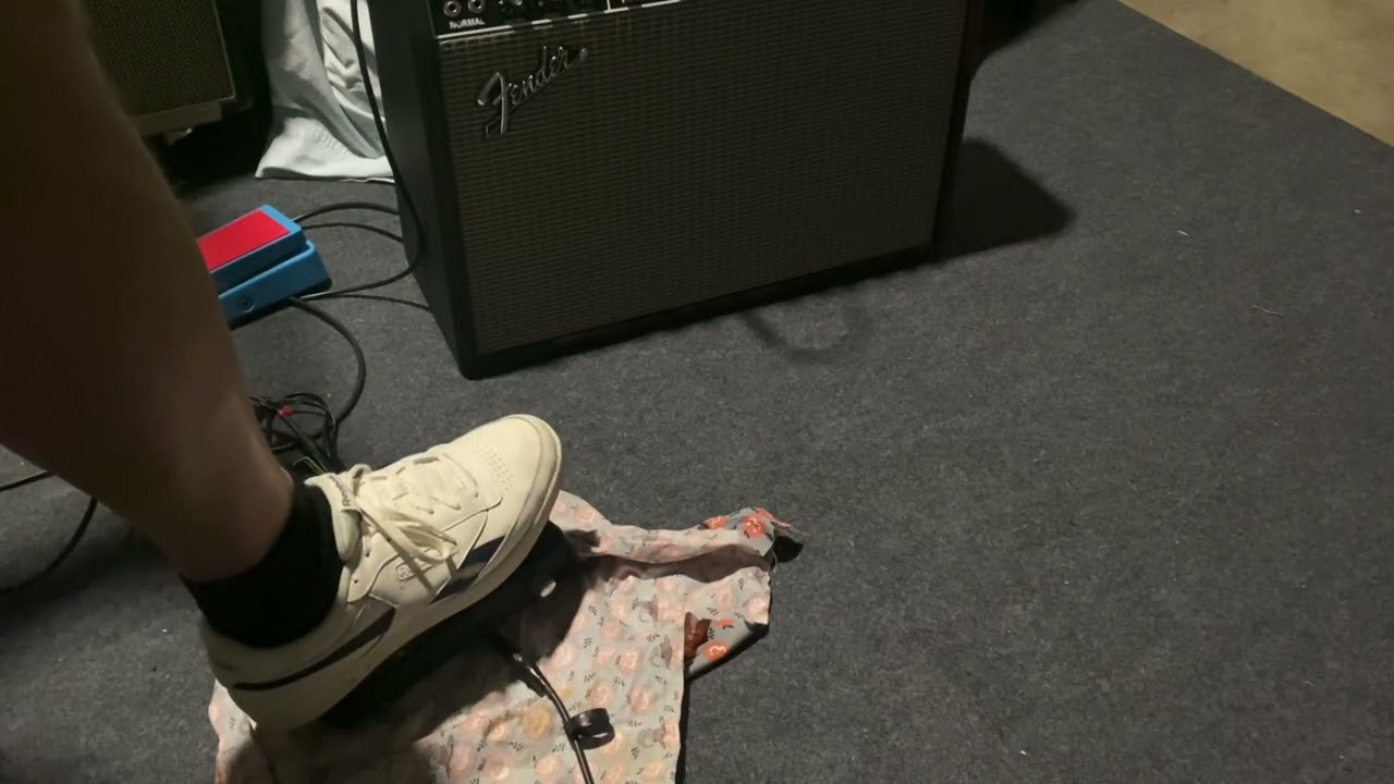 Mick Ronson Crybaby vs 535Q Crybaby