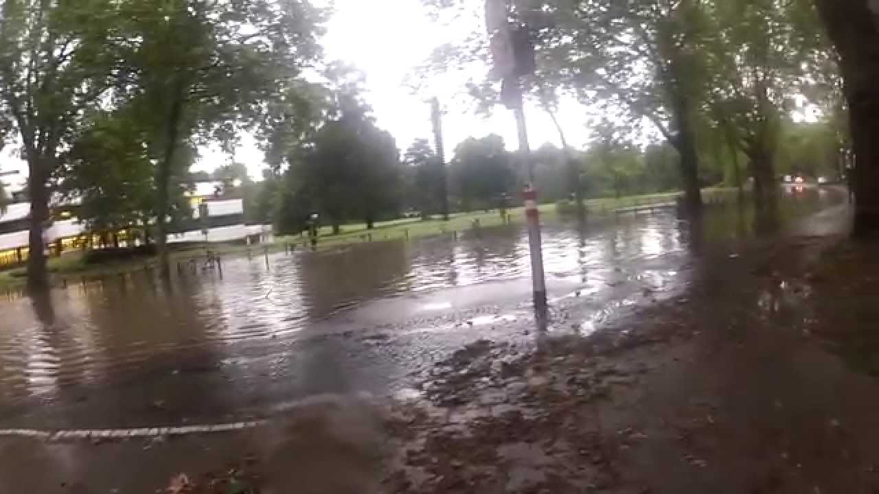 Unwetter in Münster am 28.7.2014: Himmelreichallee und Annette-Allee unter Wasser.