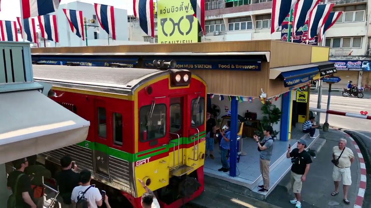 Maeklong railway train 