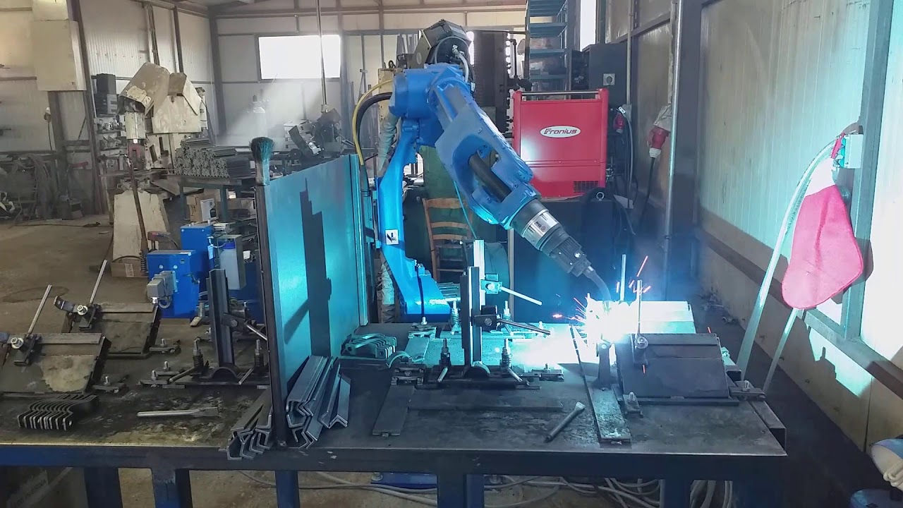 Welding robot Yaskawa MA2010 with power source Fronius TPS4000.