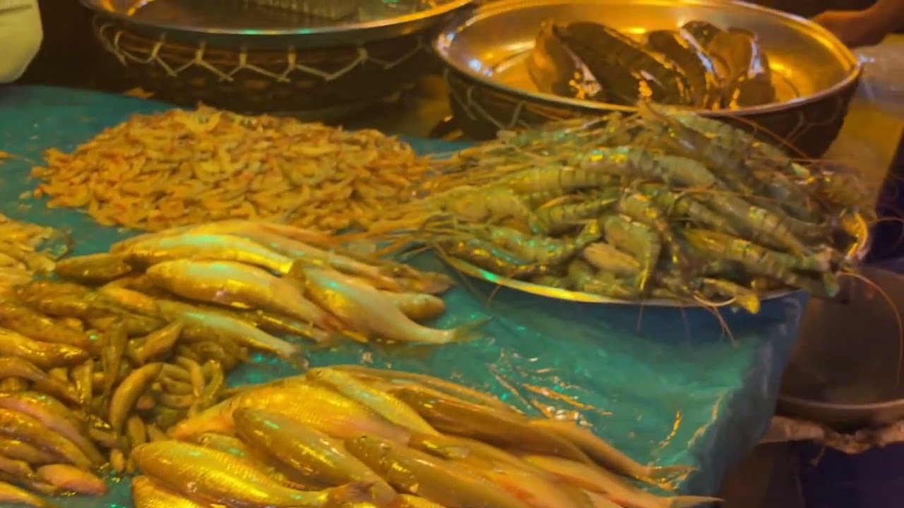 Full Carp Fish Cleaning and Cutting in Bangladesh Fish Market