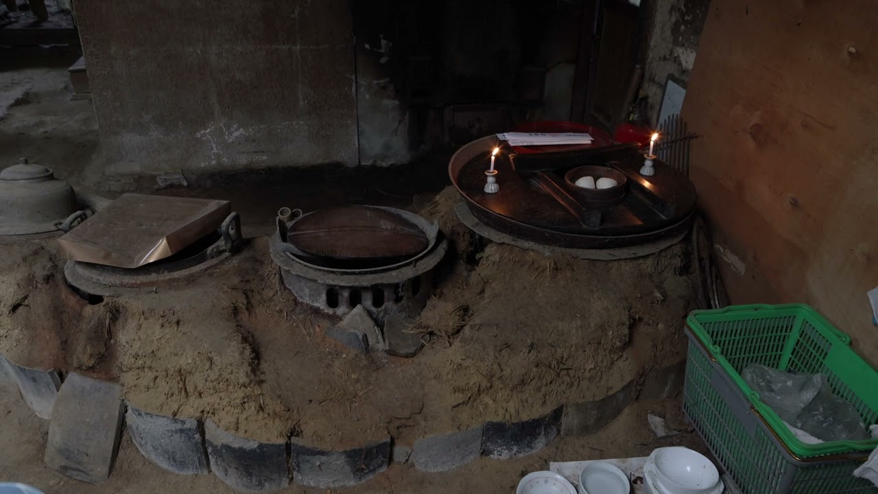 竈　Kamado , Traditional Cooking Stoves In Japan.