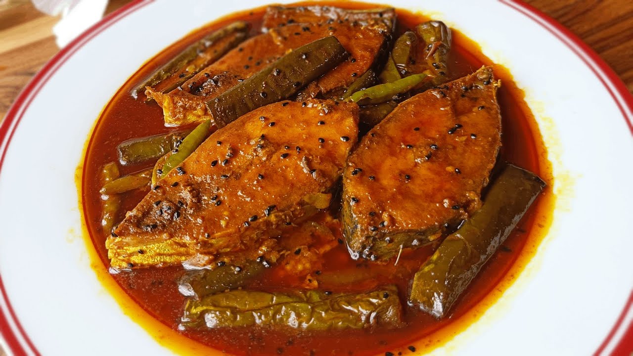 Begun Ilish Recipe | Ilish Mach Recipe | Bengali Light Hilsa Curry with Aubergine | Bengali Style