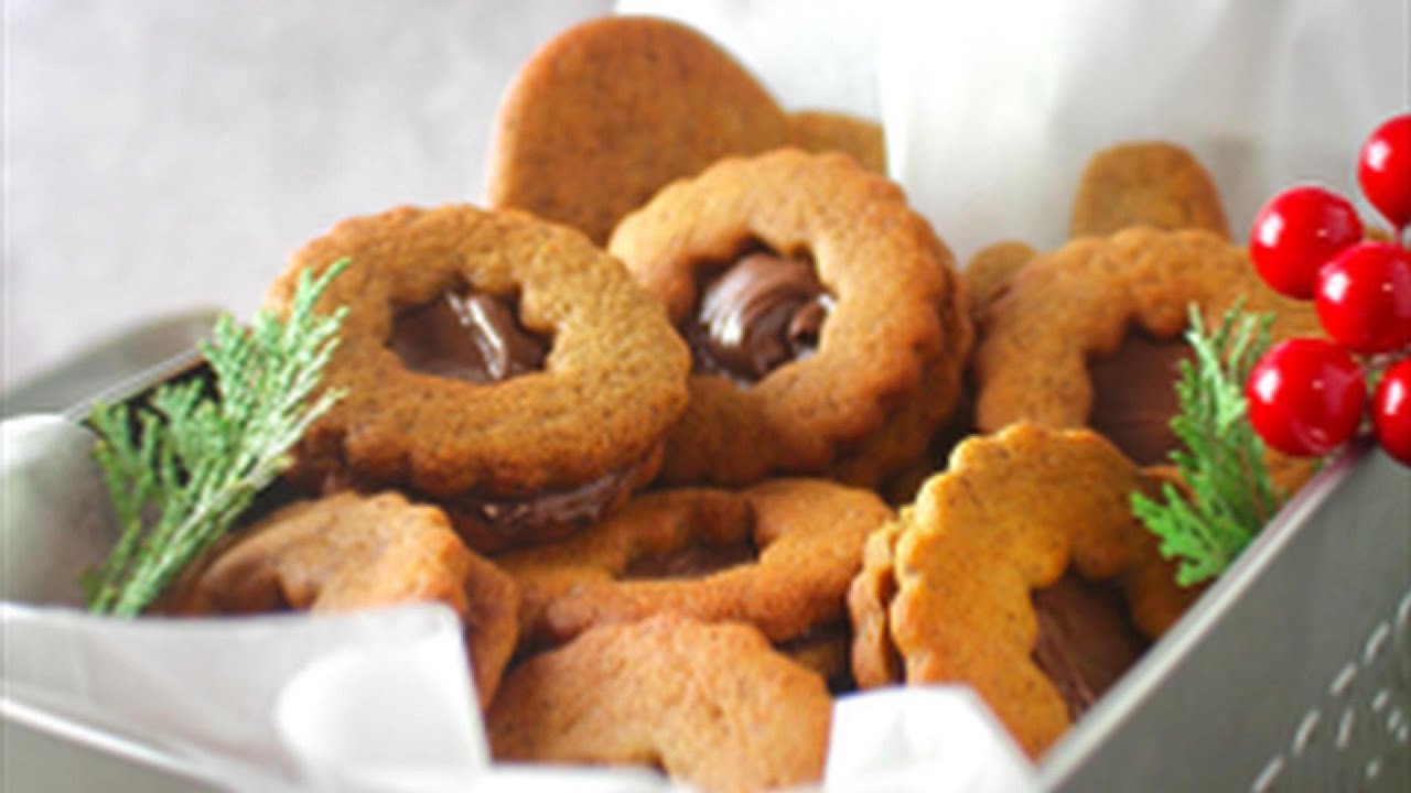 The Ultimate Nutella Gingerbread Linzer Cookies 🎄