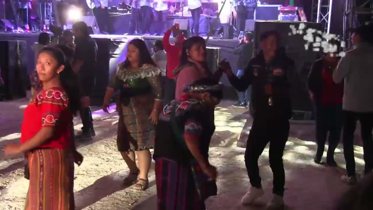 Baile Social Con La Musica  De Los Explosivos De Branly Desde Pista De Aterrizaje Joyabaj 26 De Dici