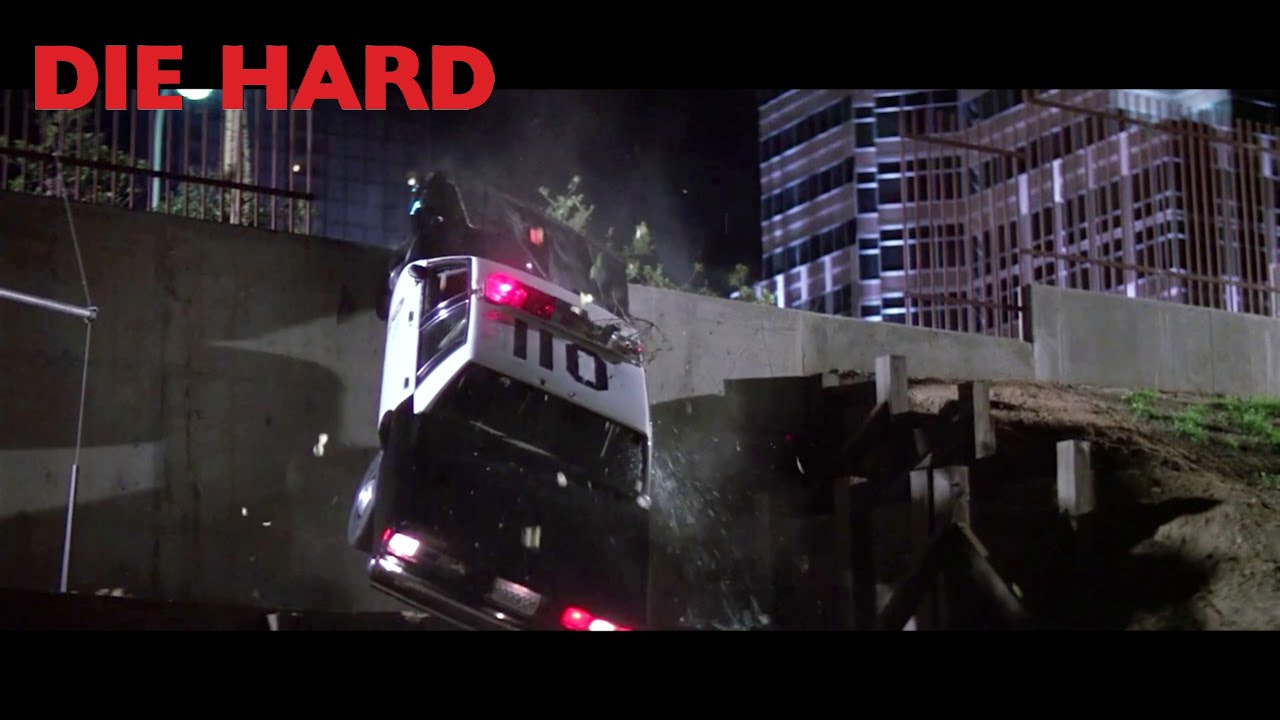 Police officer surprised by falling corpse - Die Hard (1988) HD