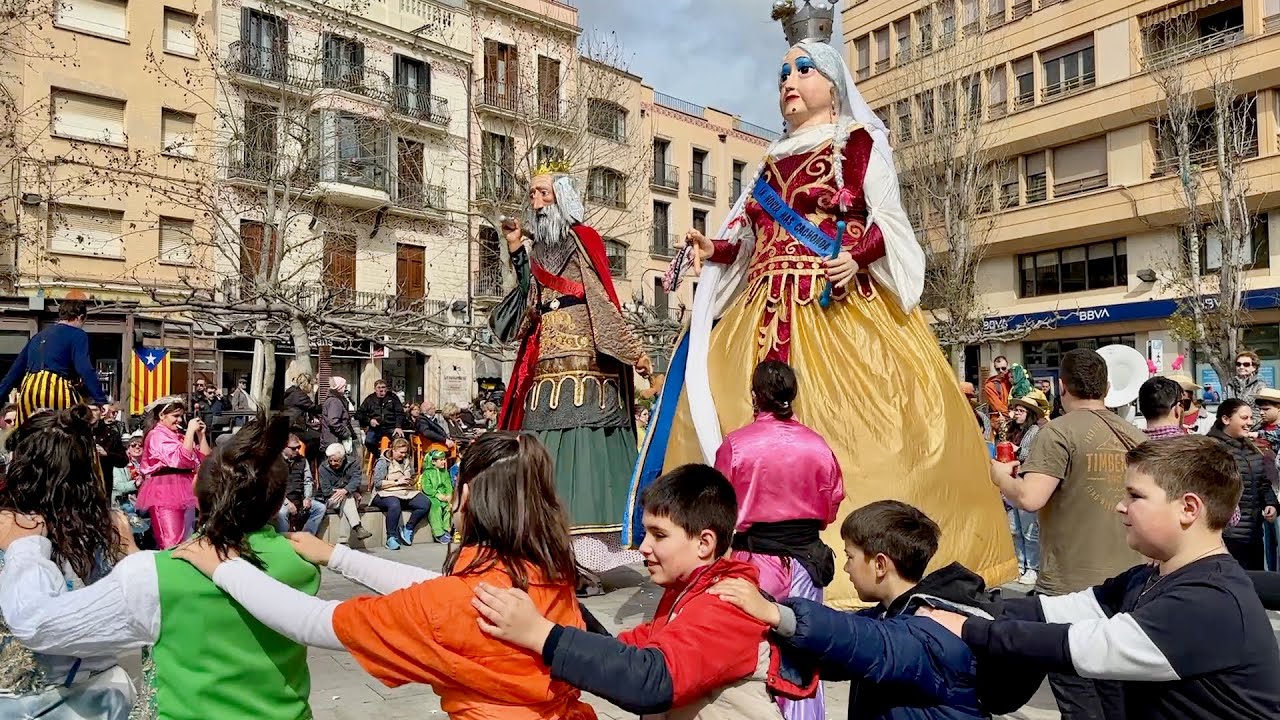 ANADA AL DESFICI I COMIAT DE SOLTER I SOLTERA - El Casament de l’Any Carnaval 2025