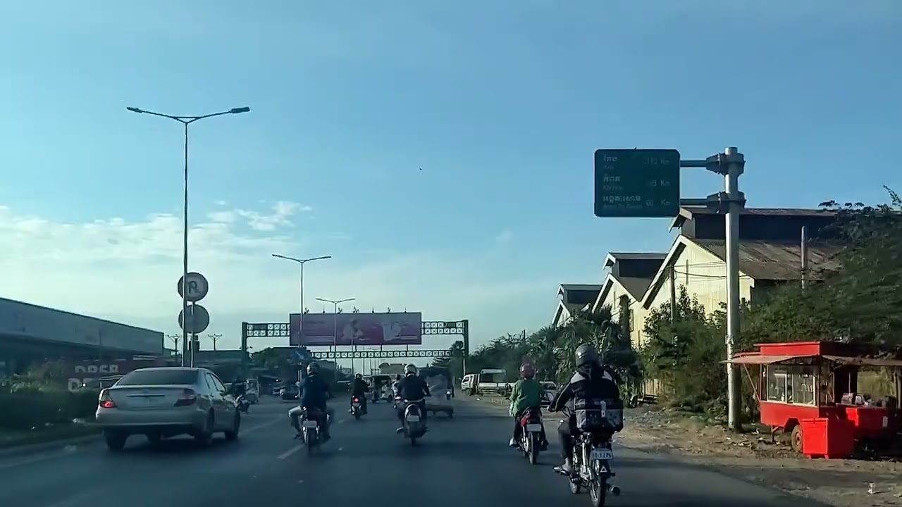 Morning Rush in Phnom Penh City | Busy Streets & Traffic