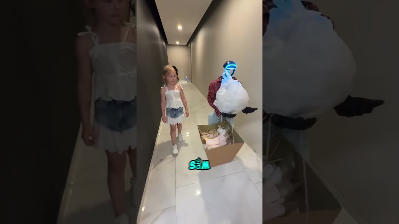 Anh chàng sai lầm khi mua robot về chơi cùng con gái của mình!