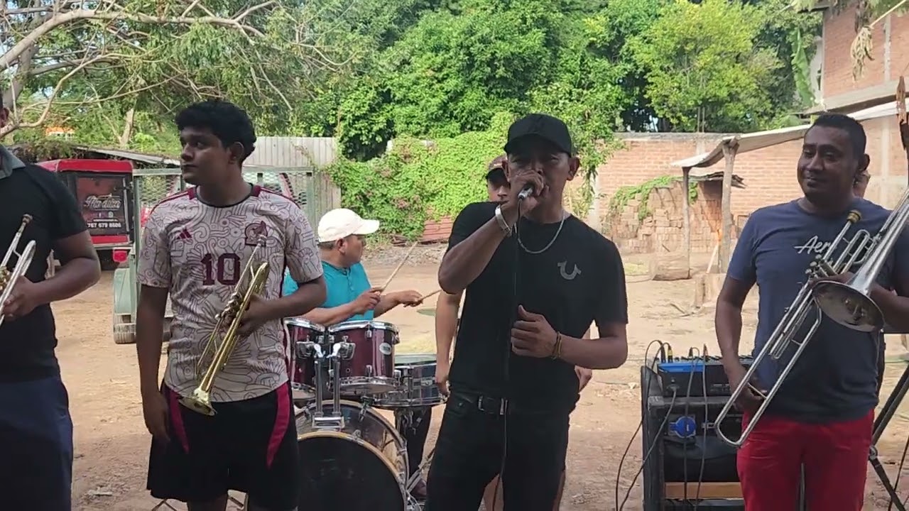 La TORTOLITA en vivo desde el ensayo de la banda rio chico