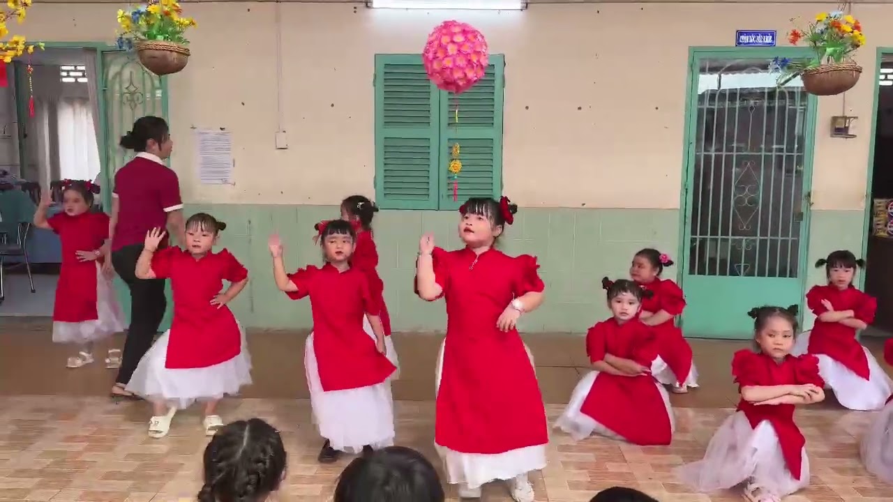 BÉ KIM HOÀ - TẾT LÀ ĐÂY CHỨ ĐÂU