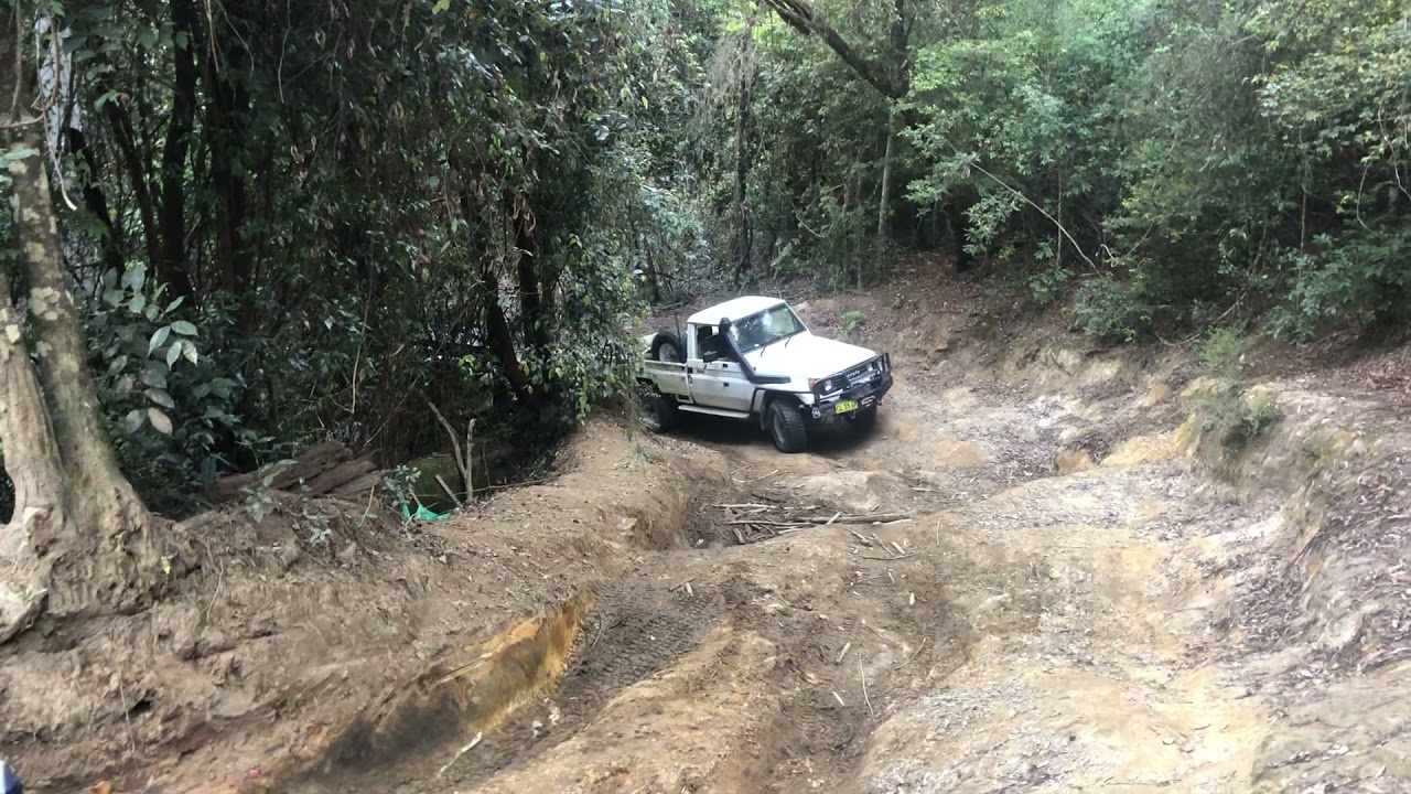 75 series Landcruiser offroad. Rear Lokka diff.