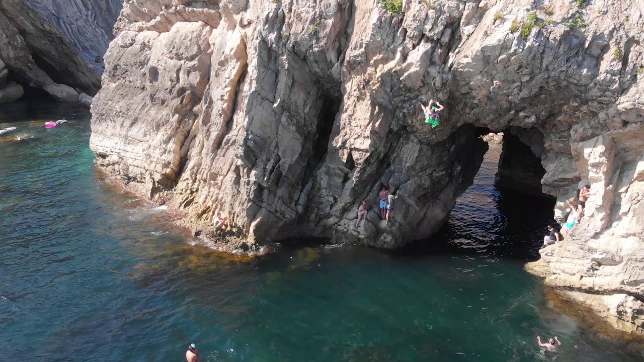 Deep Water Solo of Animal Magnetism Stair Hole Lulworth Cove