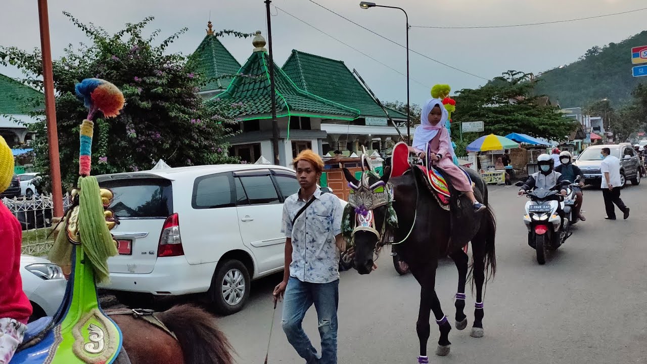 Kuda Renggong Terbesar Di Alun Alun