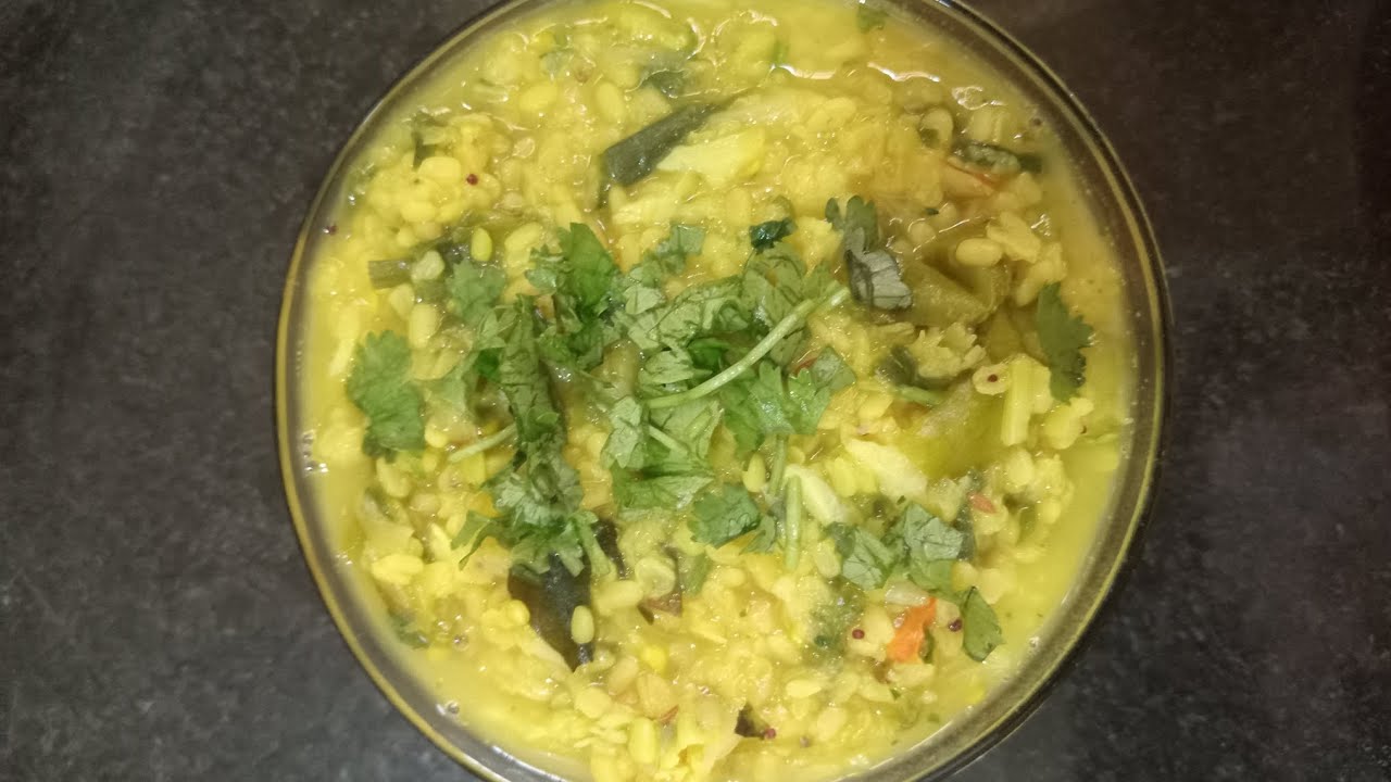 ఉల్లికాడల పెసరపప్పు కూర (Spring Onions / Onion Stalks curry 