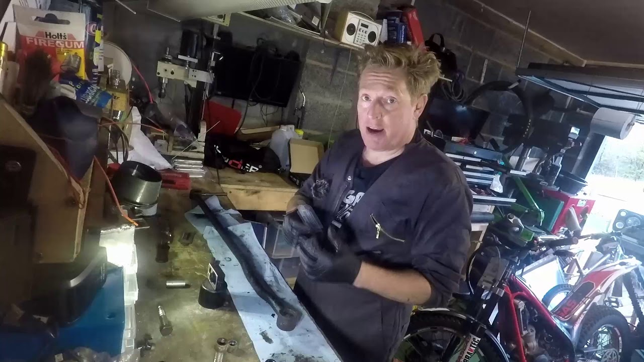 Kev's Defender Project Episode 12 - Wobbly Steering
