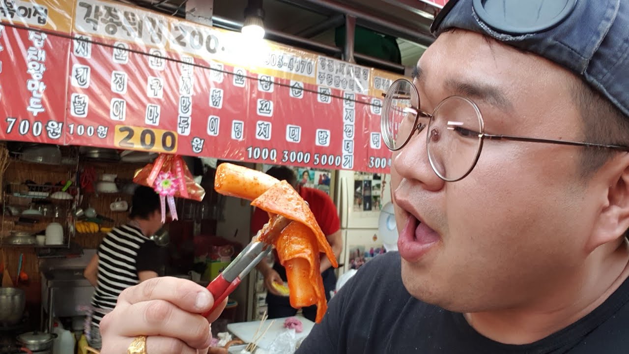 한국에서 제일 싸다는 200원짜리 분식 먹방.