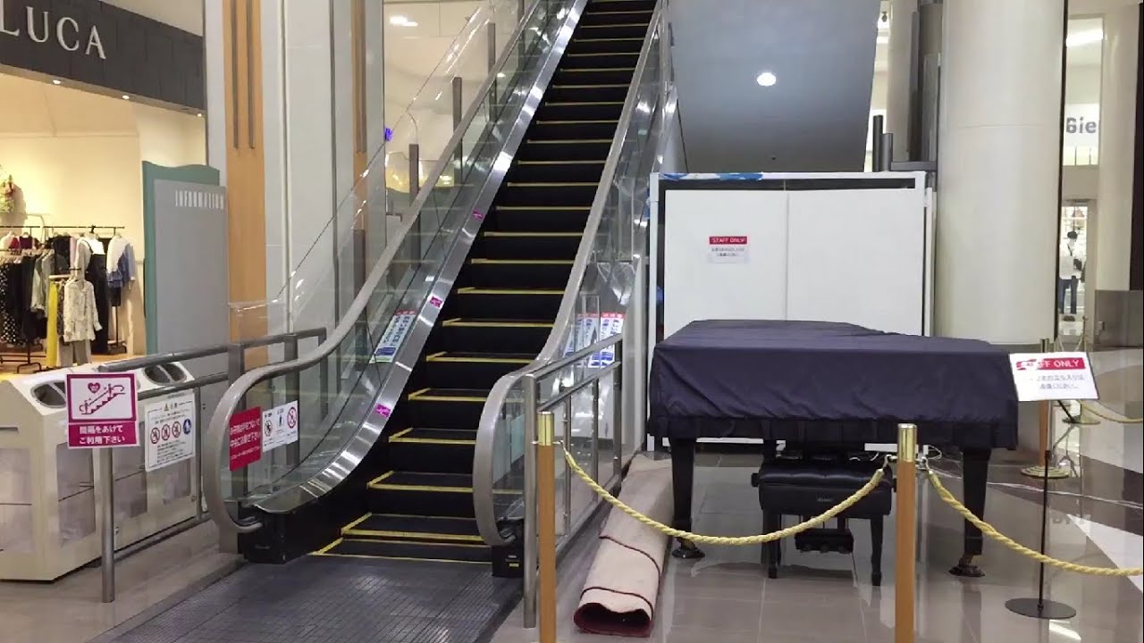 イオンモール浜松市野 エスカレーター