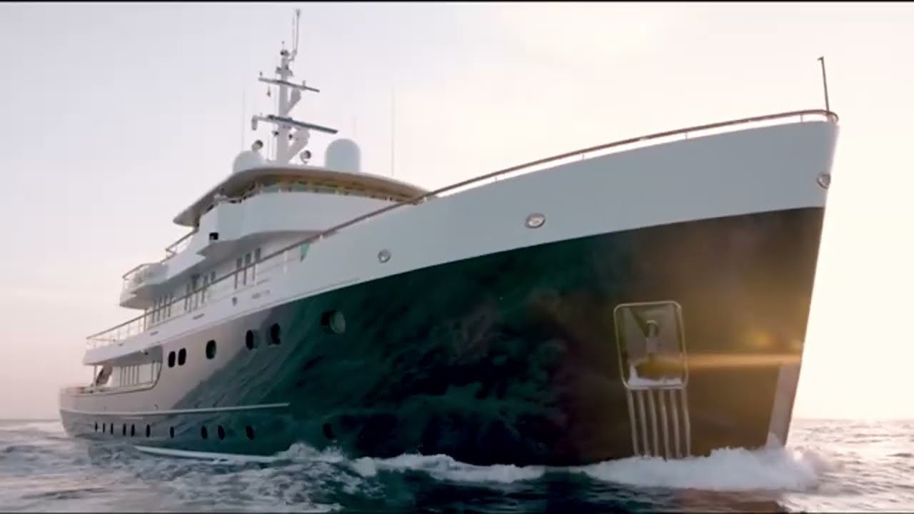 Inside BLUE II superyacht for &euro;350,000 a week
