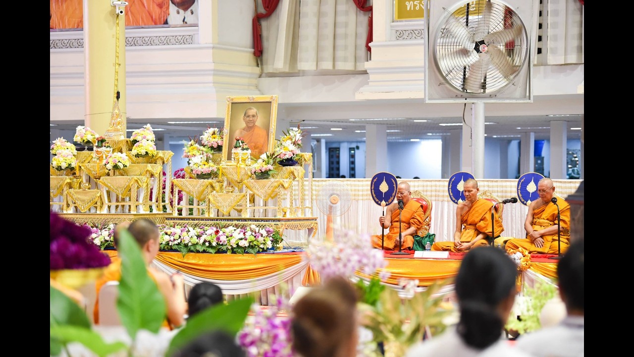 เวลา ๑๐.๐๐ น. พระเถรานุเถระเจริญพระพุทธมนต์ จบแล้วเจ้าภาพถวายเครื่องไทยธรรม