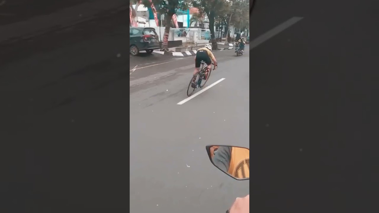 Sepeda Santai Sabtu Pagi Gerimis Manis