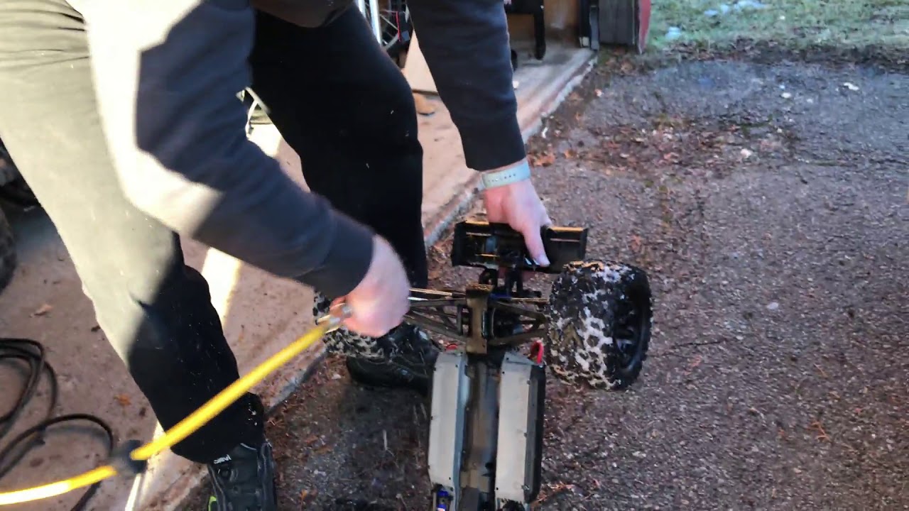 Lite mysk&ouml;ring och efterv&aring;rd Traxxas ERevo 2.0