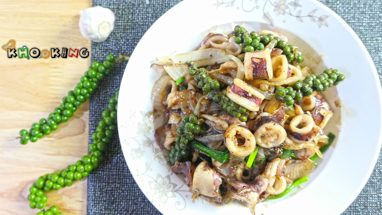 មឹកឆាម្រេច - Squid with green pepper stir fry Cooking Recipe [Khooking]