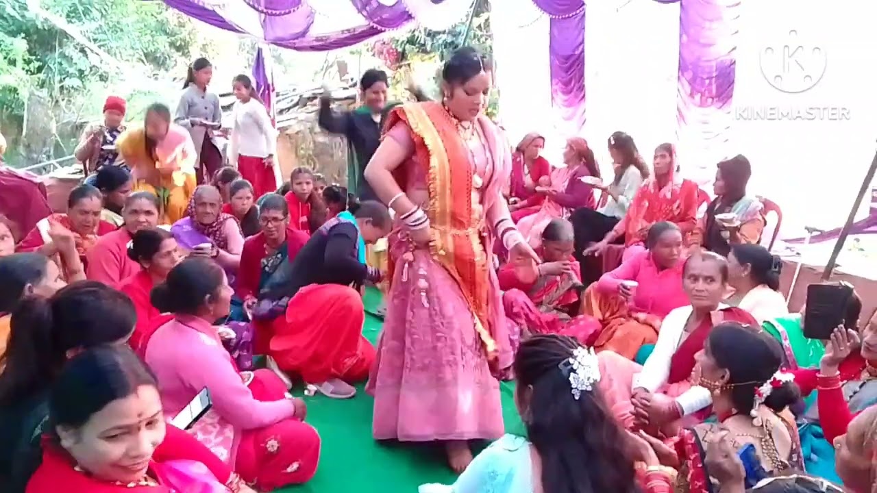 महिला संगीत में दुल्हन का जबरदस्त डांस #pahadi mahila Sangeet 💃और साथ में पहाड़ों कासुंदर नजारा
