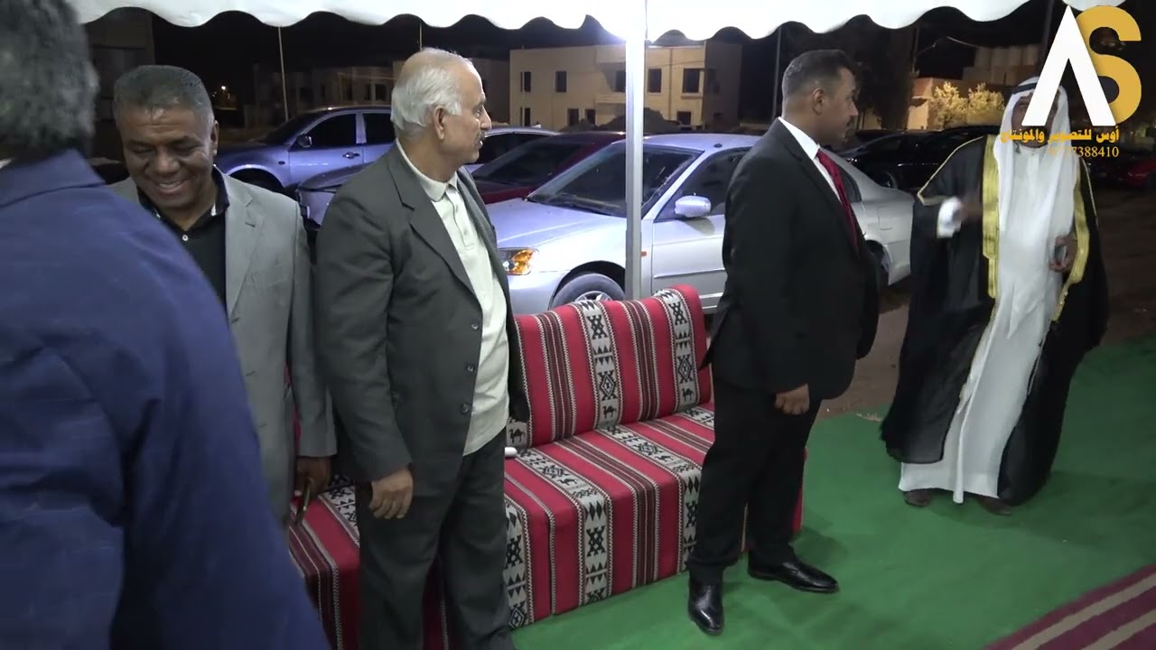 تناول الطعام العشاء العريس صقر الفروخ 