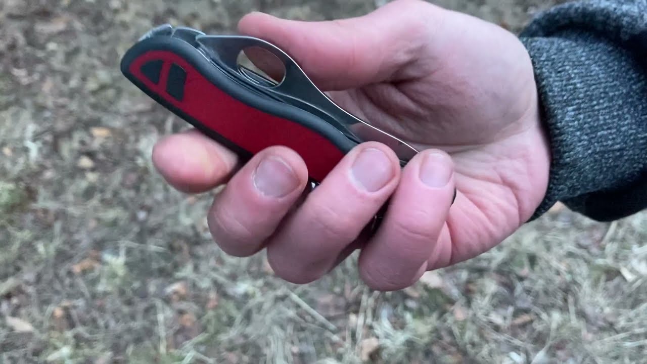 Victorinox Forester One hand for survival