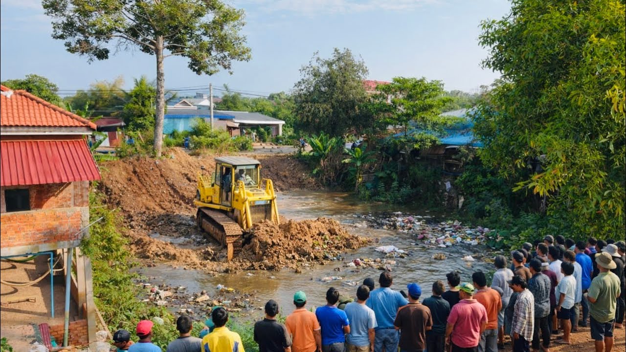 Great new project!! Complete 100% clearing, pushing soil, garbage in Forest the houses by Bulldozer