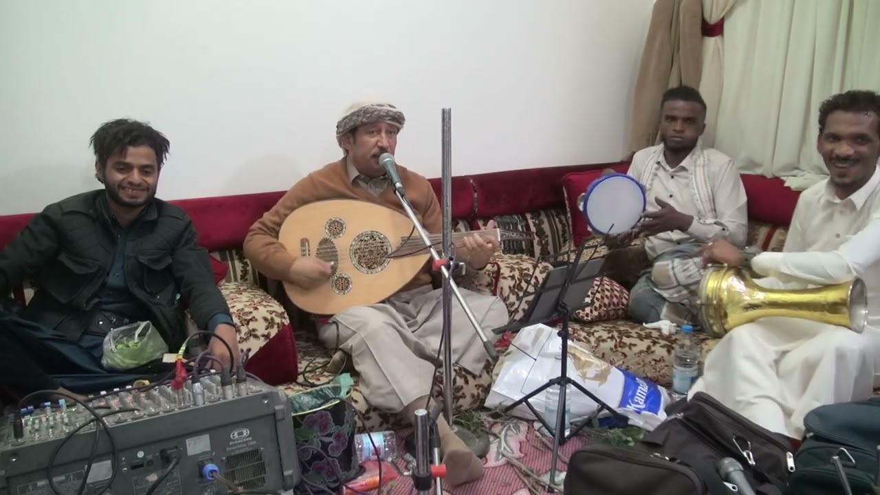 فواد الكبسي/وحدي أنا بين أشتكي سهادي وحدي أنا المظلوم في ودادي قد ضل في أمر الهوى مرادي