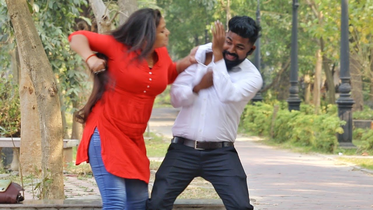 ব্লুটুথ প্রপোজ প্রাঙ্ক করতে গিয়ে এ কি হলো??😳😳 Bluetooth Prank in Bangla by PrankBuzz