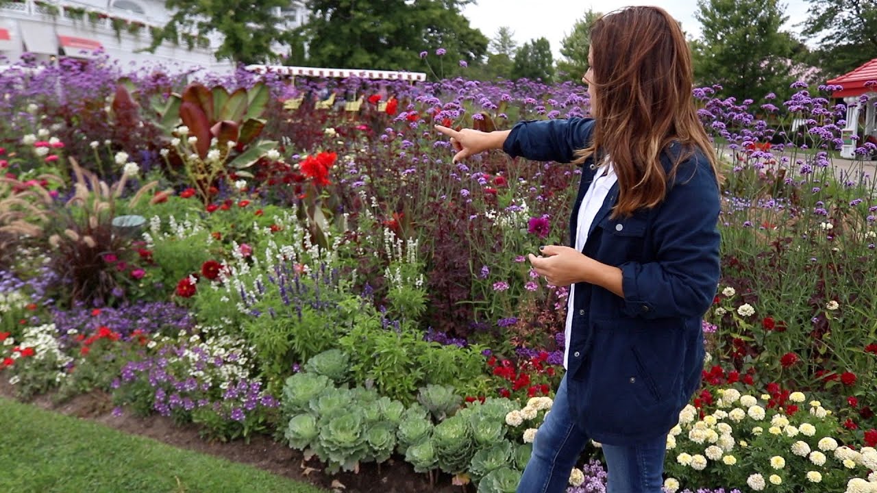 Grand Garden Show Grand Hotel Entry Garden Tour on Mackinac Island 🌿💜// Garden Answer