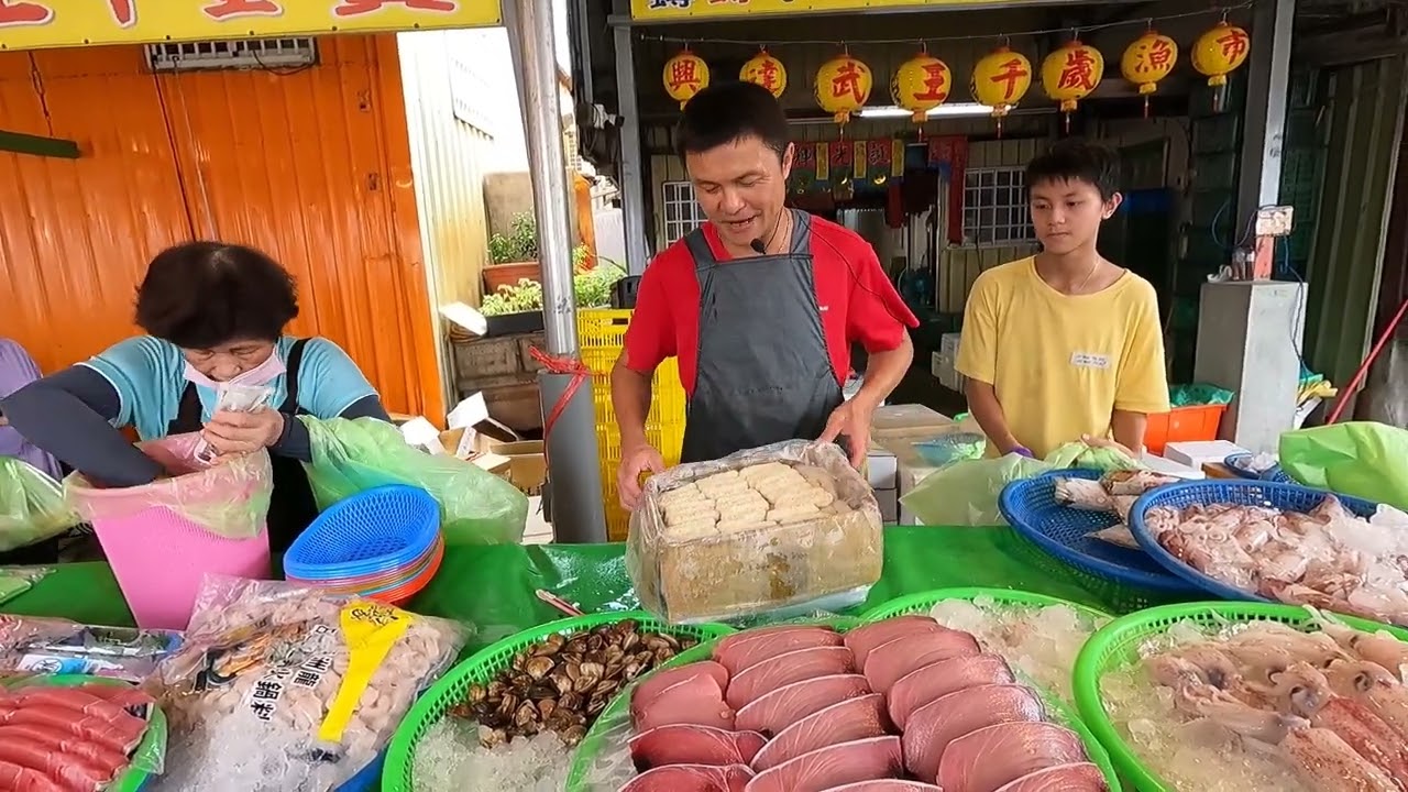 帥城武在教他的帥兒子怎麼叫賣 怎麼工作 提早出社會！ #興達港王中皇 #高雄興達港 #海鮮叫賣 #海鮮拍賣