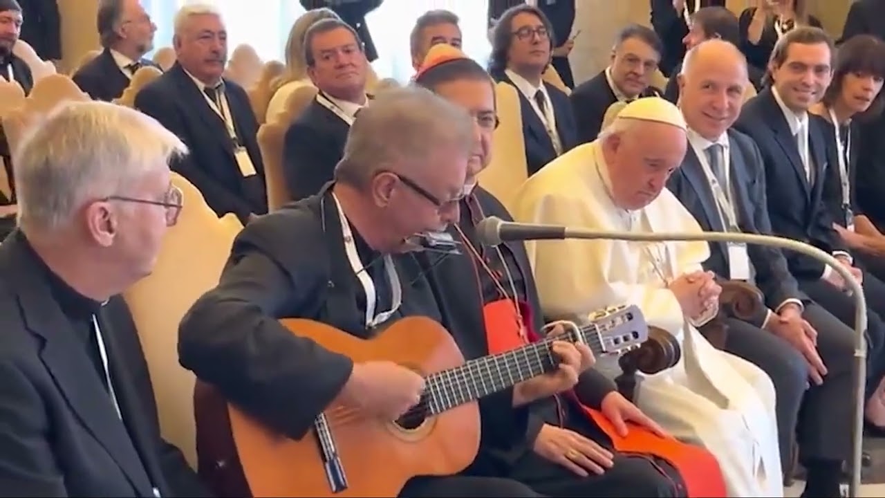 León Gieco canto solo le pido a Dios al Papa Francisco