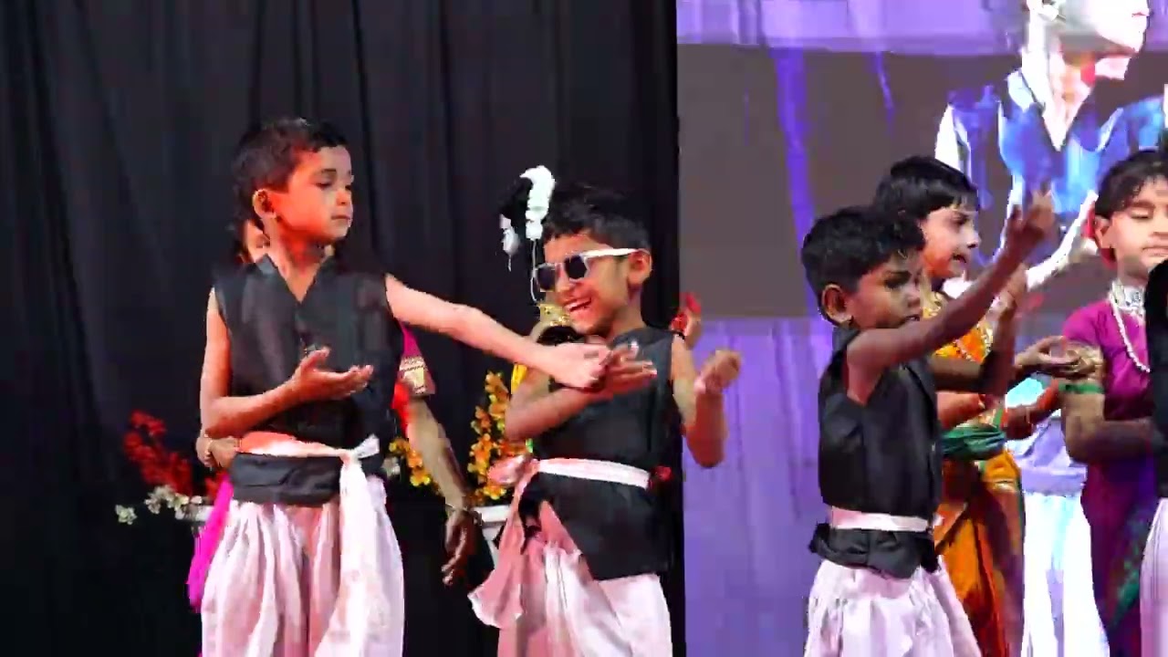Shetkari song.., शेतकरी च्या जीवनाची कथा  dance  performance.. Sr. Kg.