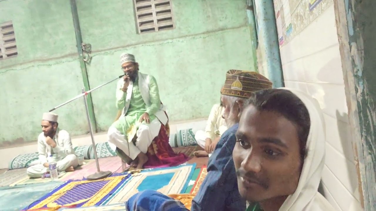 Sere sunnath ki mahfil saji hai 