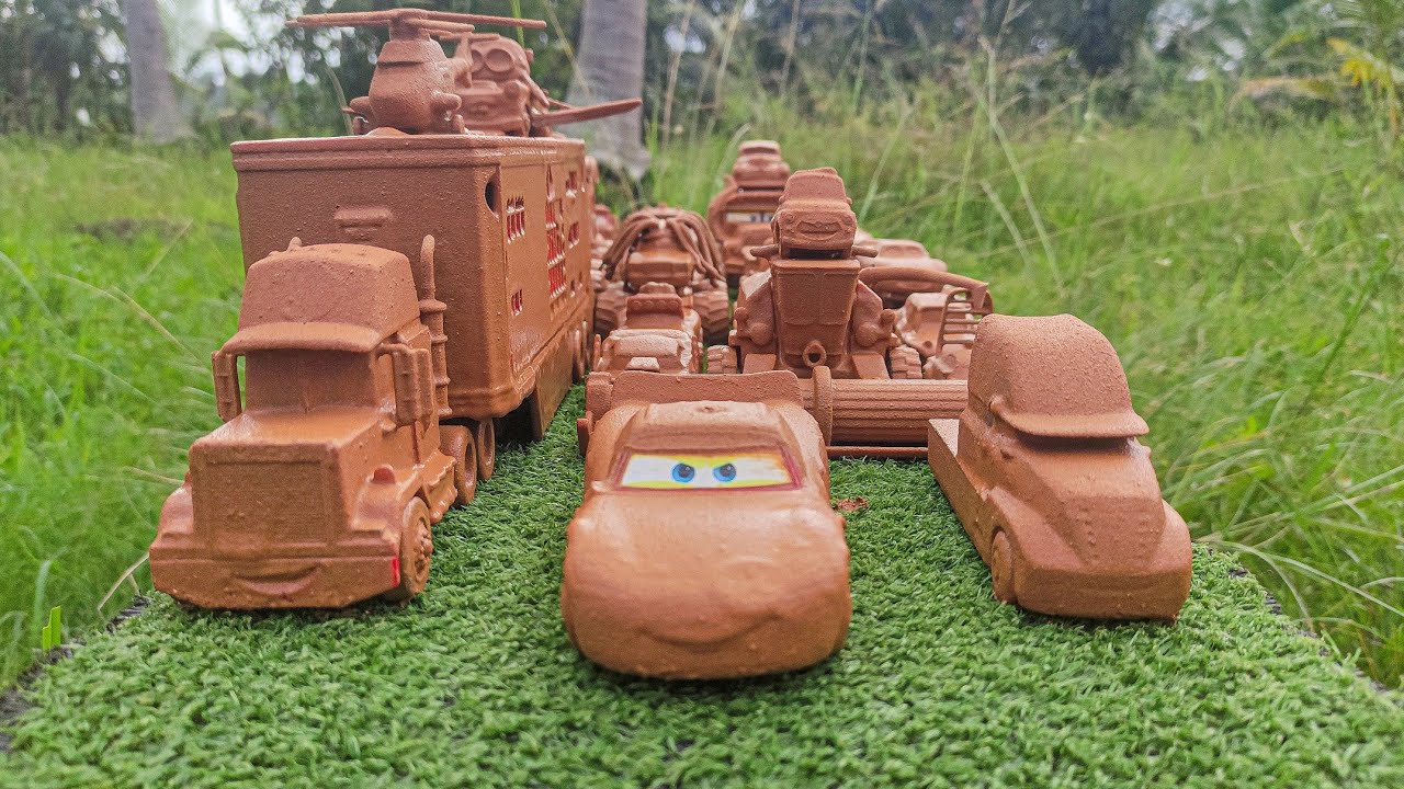 Clean up a lot of Disney cars & muddy toy car convoys