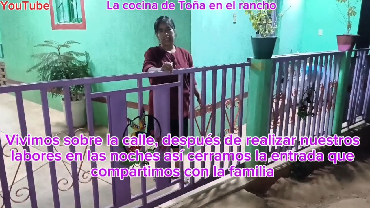 Así vivimos en este hermoso lugar,  en las noches cerramos la entrada que compartimos con la familia