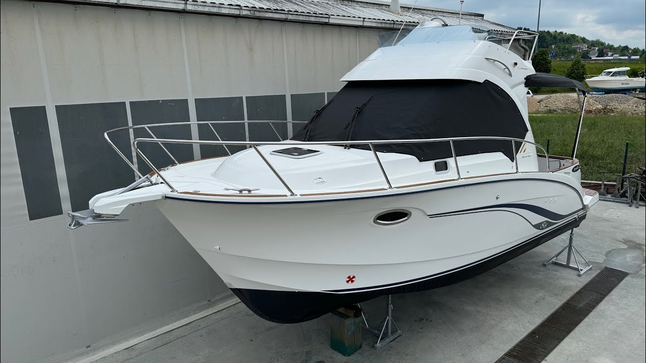 Beneteau Antares 8.8 - 2x Volvo penta D3 160ks - Plovila Mlakar