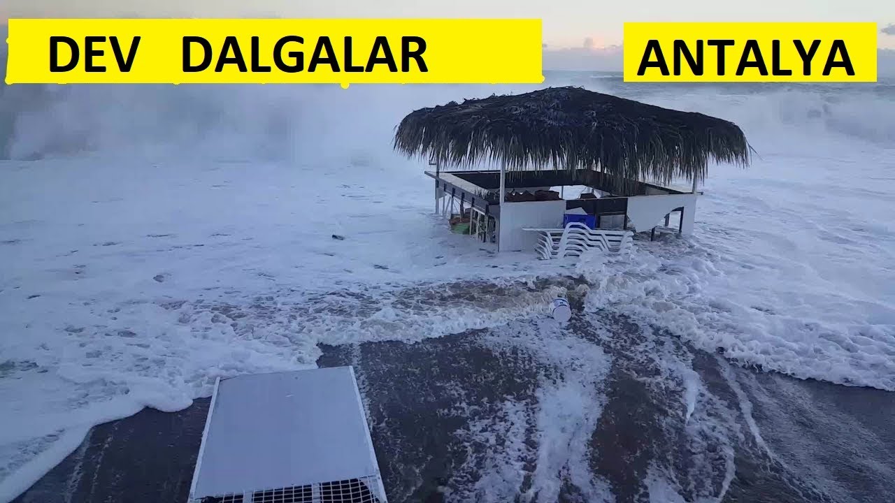 Dev dalgalar Konyaaltı Antalya