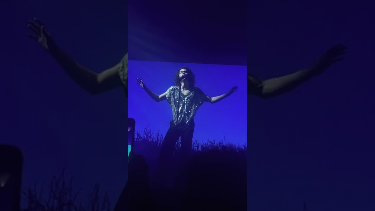 YOURS  Conan Gray (First Live Performance, Barcelona 2022)