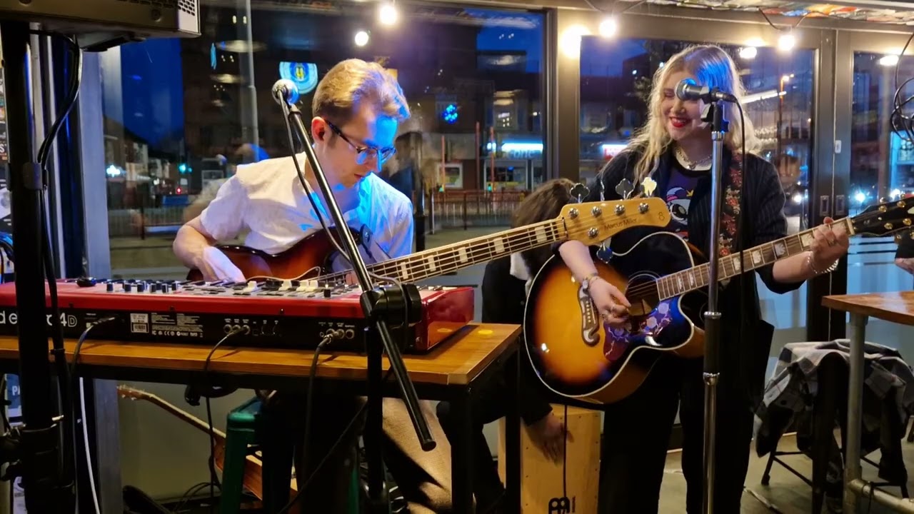 Caitlin Snape & Harry Marshall at The Silly Country open mic