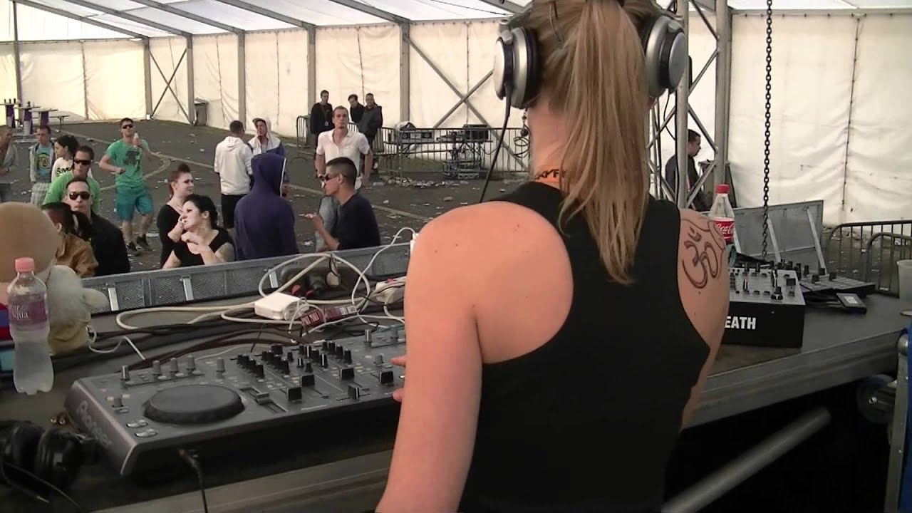 Miss Groove SKYFIELD 2012 MEIDL Airport