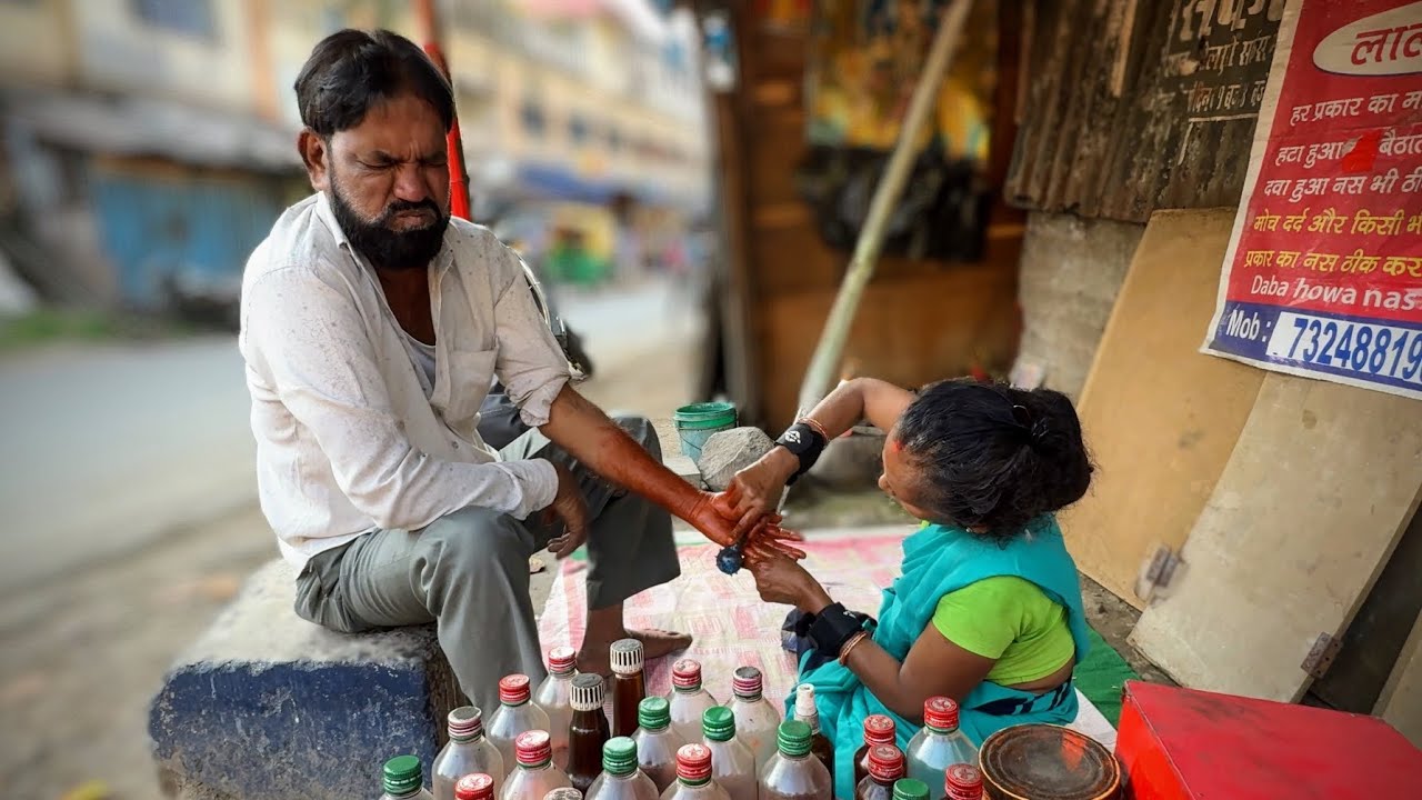 Found help in middle of Indianstreet _badly Handpain cure by her unique technique Hand massage ||