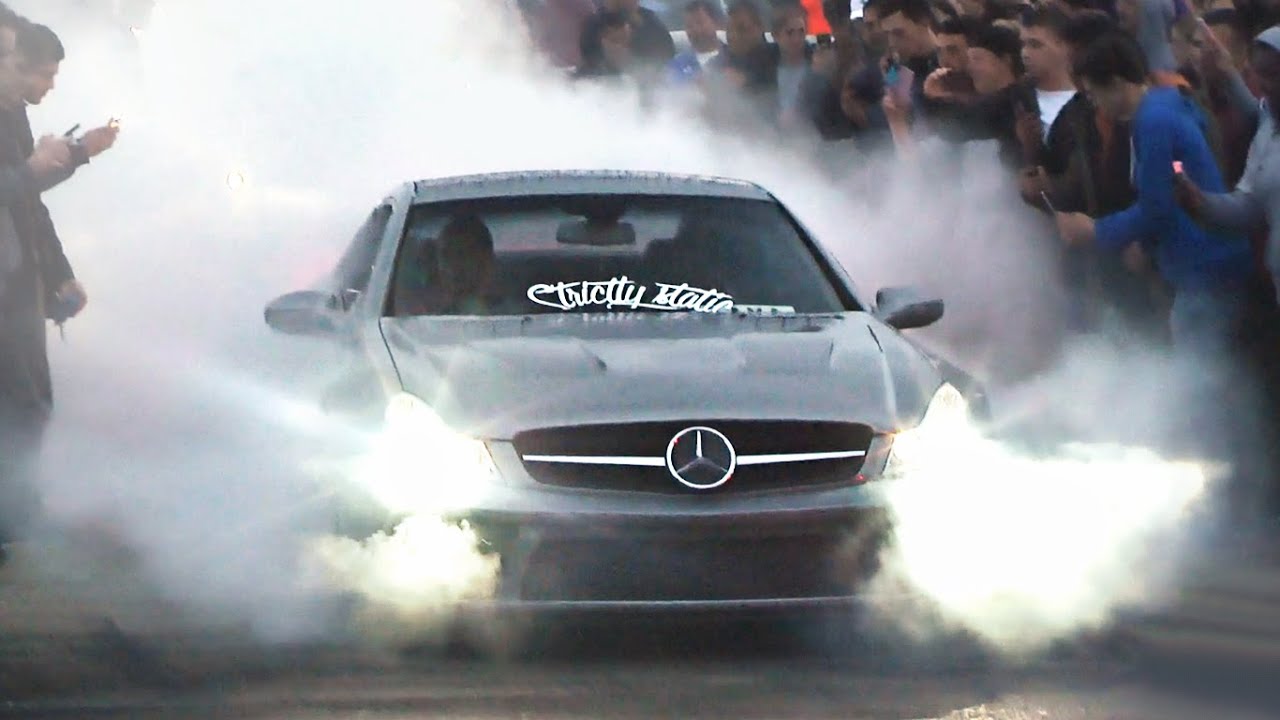 Mercedes SL Burnouts at Ace Caf&eacute;